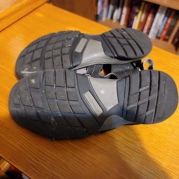 Eddie Bauer youth water shoe - Picture 3 of 8